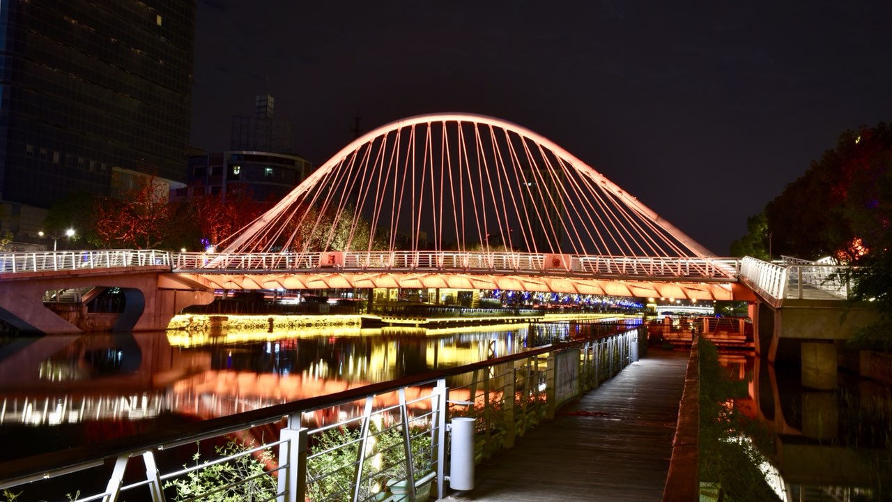 体验一下用nikond720018-140拍摄的昆山正阳桥夜景